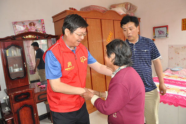 咸阳伟德betvlctor官方版帮扶干部赴旬邑县郑家镇仁安村入户调查
