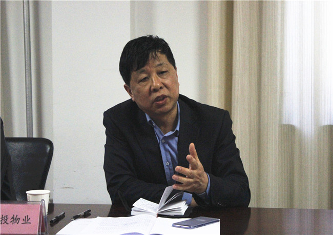 郝生华代表伟德betvlctor官方版物业发言.JPG 郝生华代表伟德betvlctor官方版物业发言.JPG