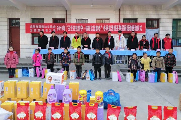 伟德betvlctor官方版物业公司开展冬季送温暖活动